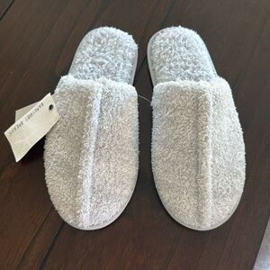 Brand New with tags Barefoot Dreams gray fuzzy slippers - size medium (7-8)